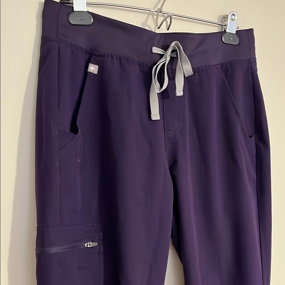Figs Zamora Jogger Scrub Pants Purple Scrubs Bottoms - size Small Tall - Picture 2 of 16